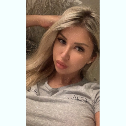 Между вдохом и шепотом рождается желание.